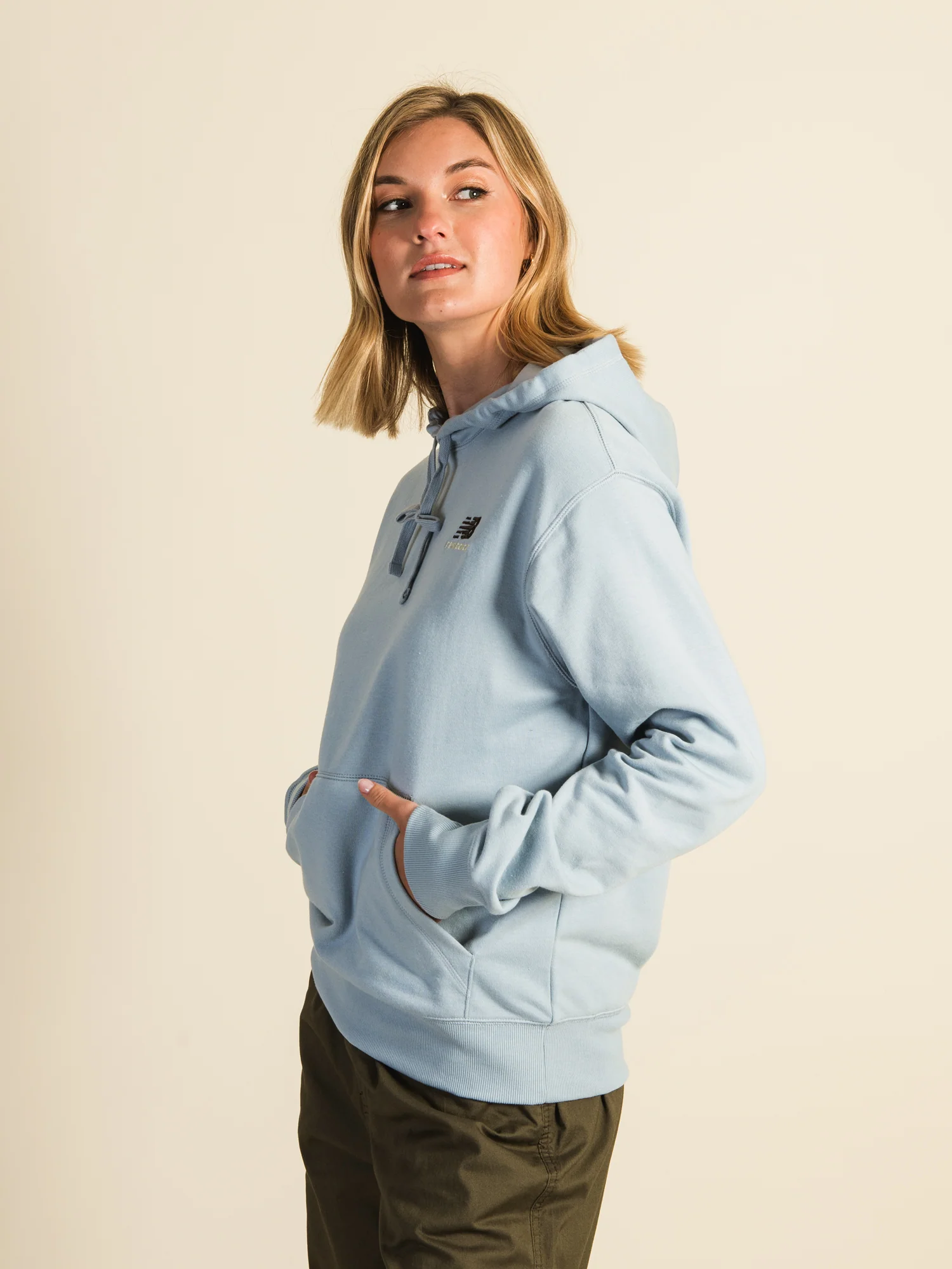 Final inventoryNEW BALANCE UNI-SSENTIALS PULL OVER HOODIE