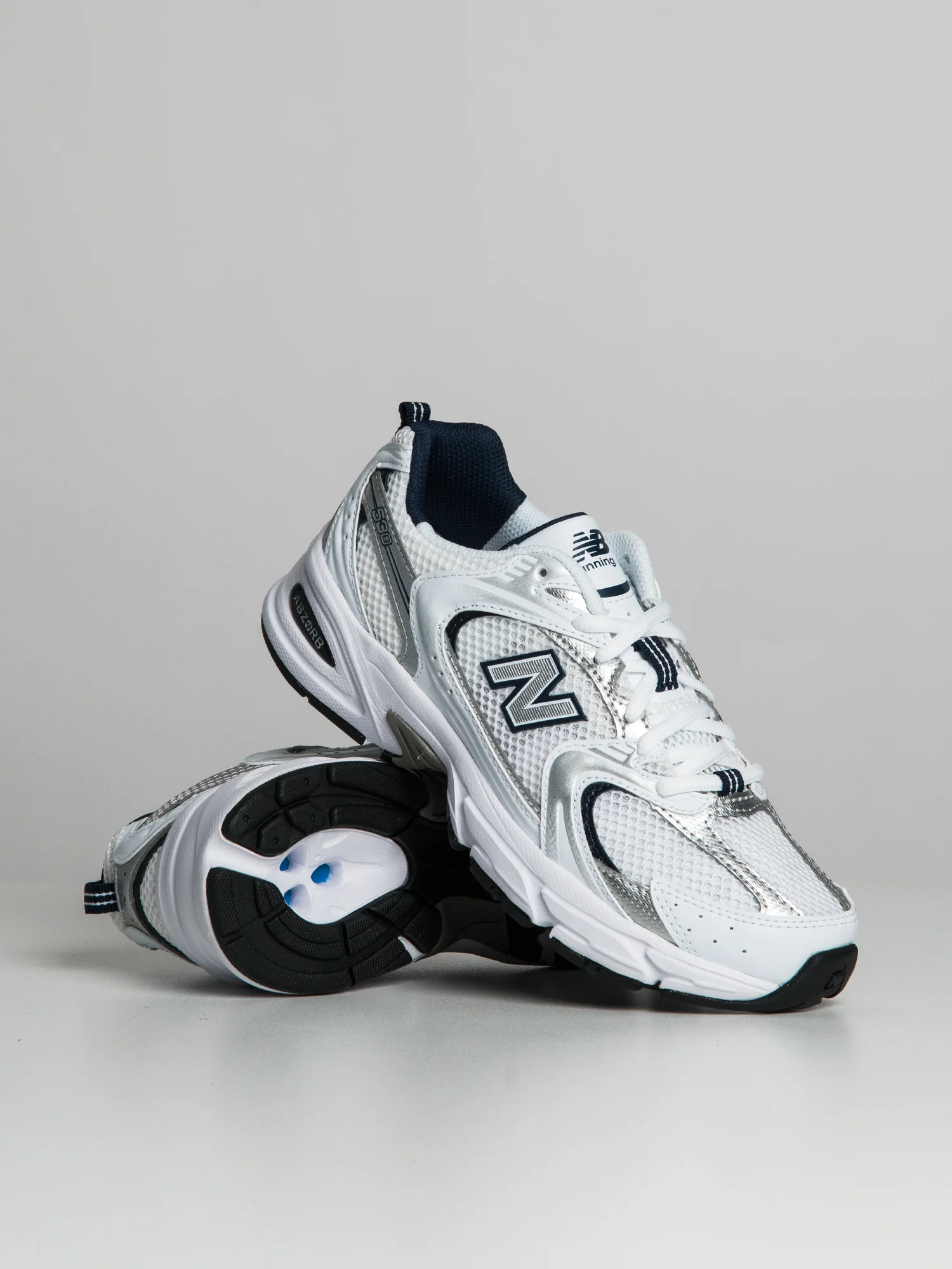 Final inventoryWOMENS NEW BALANCE 530 SNEAKER