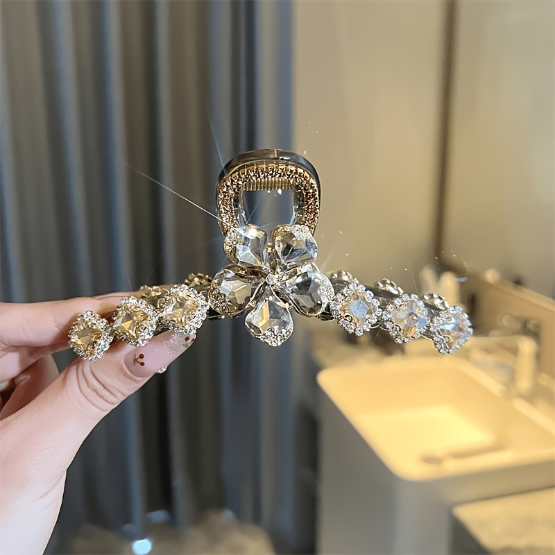 Print Large Rhinestone Flower Hair Claw - Women's Golden-Tone Acrylic Shark Clip, Fashionable Bun Accessory with Vibrant Gemstone Embellishments
