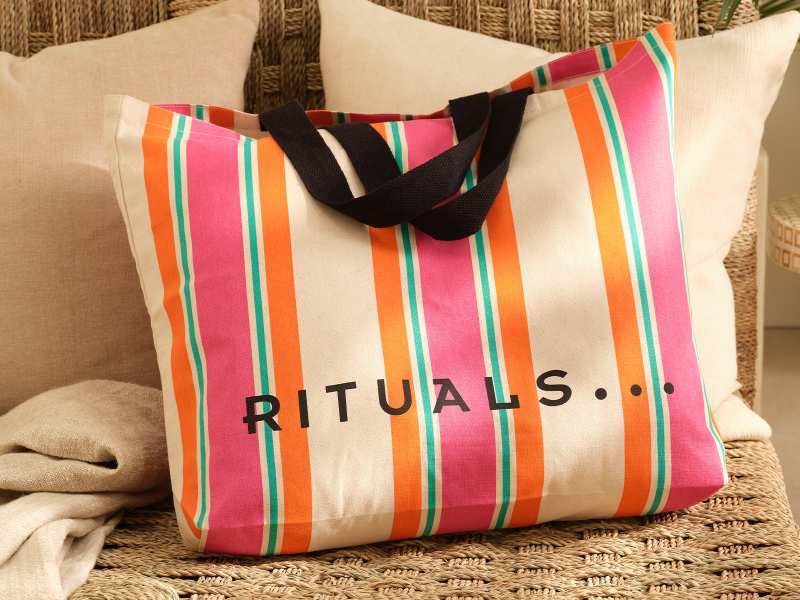 （RITUALS CHRISTMAS SALE）Your gift – Stylish Rituals beach bag · Goethe Galerie Jena